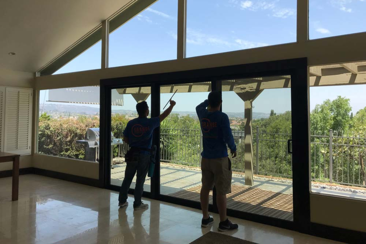 orange-window-cleaning-team